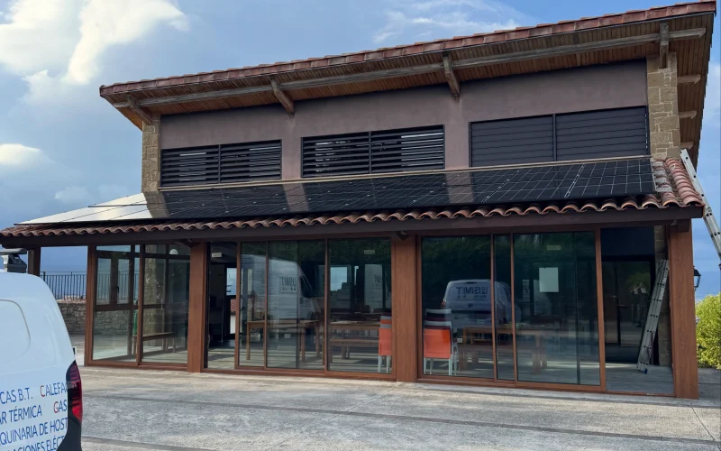 Instalación fotovoltaica con baterías en Zariquiegui